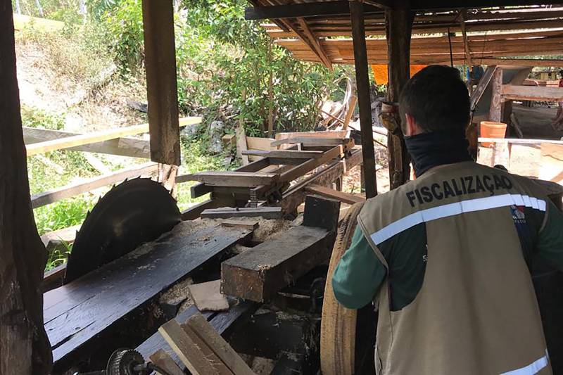 up_ag ntre os crimes flagrados pela Semas e BPA, destaque para o funcionamento ilegal, em Bagre, de uma serraria que foi interditada