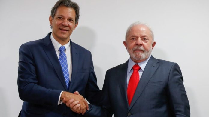 Governo mantém isenção para compras de até US$ 50 dólares