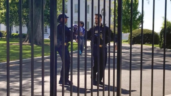 Bebê “invade” Casa Branca e é retirado pelo serviço secreto