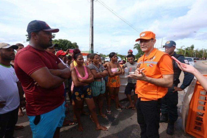Manifestação de desabrigados pede celeridade no pagamento do Programa Recomeçar