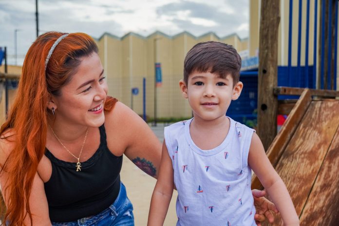 Dia das Mães: programas estaduais garantem assistência no parto, creche, cidadania e qualificação