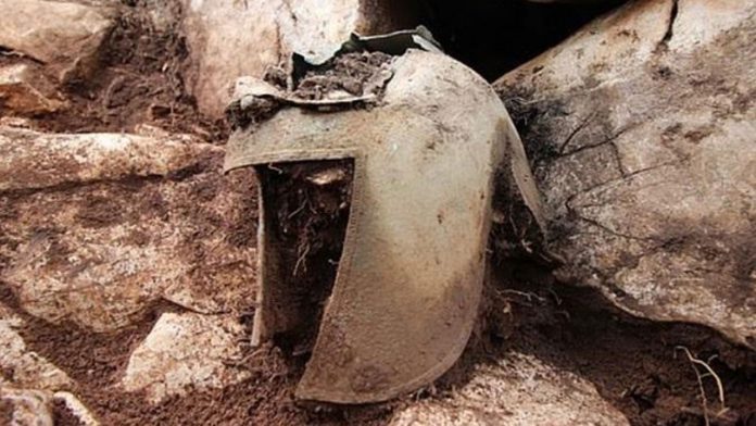 Capacete de guerreiro grego é encontrado na Croácia