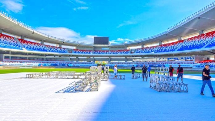 Gramado do Mangueirão ganha proteção para show de Thiaguinho