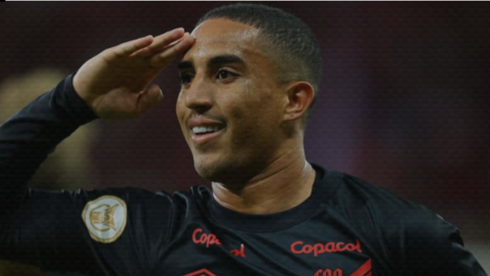 Athletico bate o Internacional com golaço de Willian Bigode