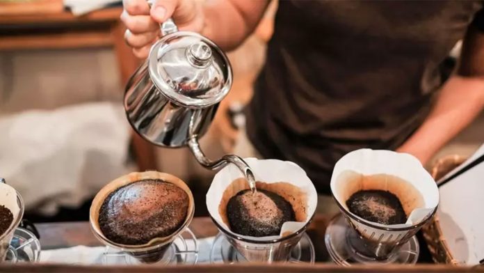 Qual é melhor hora para tomar café? A ciência explica
