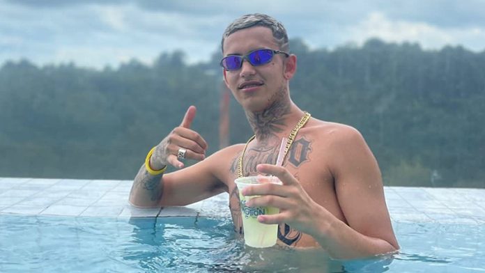 MC Pozza é morto a tiros dentro de barbearia