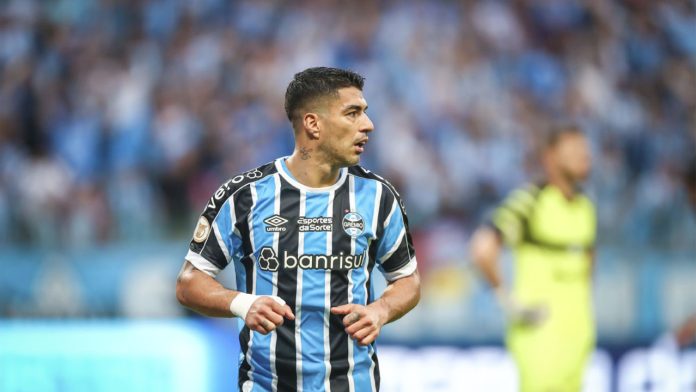 Grêmio autoriza Suárez para tratar lesão na Espanha