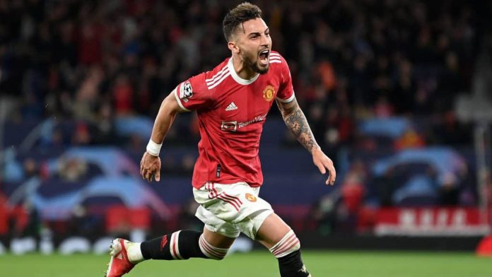 Alex Telles deve entrar na