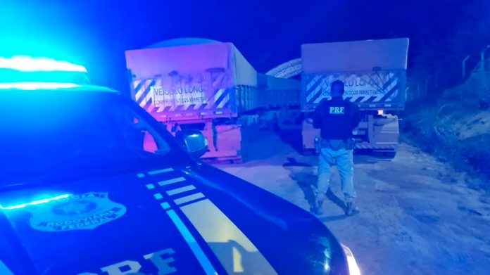 Carretas com 120 toneladas de minério são apreendidas em BR