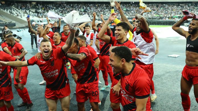 Botafogo vence, mas Athletico-PR se classifica nos pênaltis