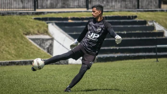 Paysandu avança na negociação com o goleiro Matheus Nogueira