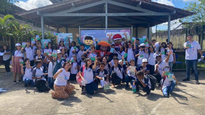 Campanha orienta crianças e adolescentes sobre os perigos de empinar pipa perto da rede elétrica