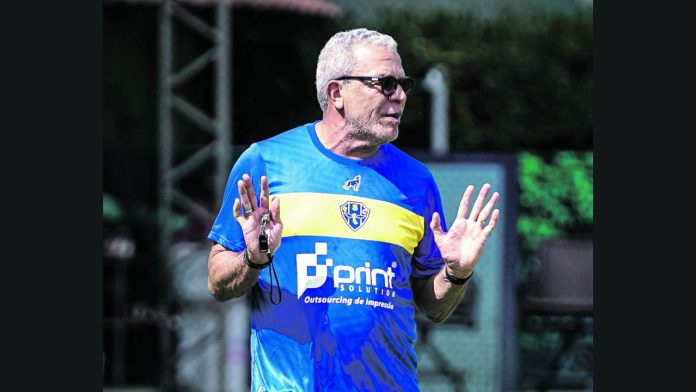 Hélio dos Anjos segue destacando psicológico do Paysandu