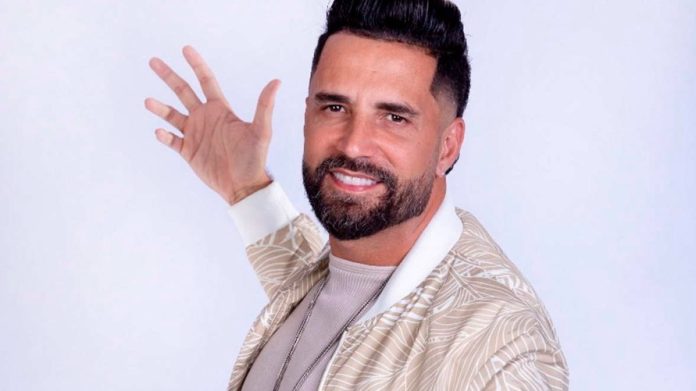 Latino é cobrado na Justiça por dívida absurda, veja quanto!