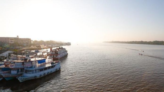 Donos de embarcação são presos em flagrante por superlotação