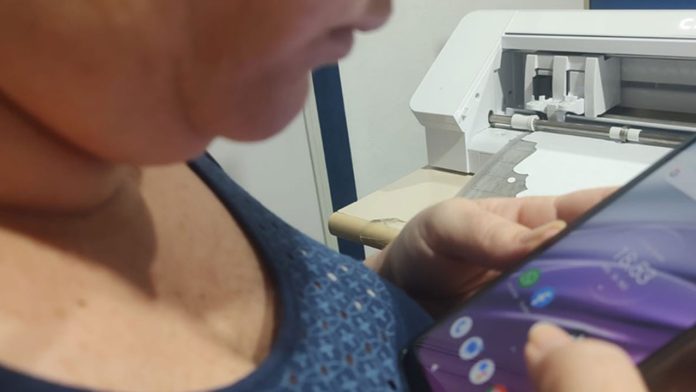 Uso do celular contribui para a papada e rugas no pescoço?