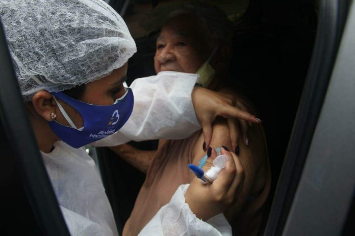 Pará tem 61% de idosos vacinados contra a Influenza nos primeiros meses de 2023, diz Sespa