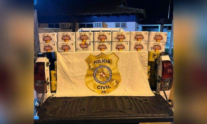 Polícia busca localizar responsáveis pelo furto de carga de cerveja, após carreta tombar em Trairão