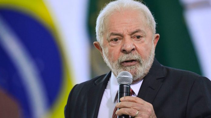 Lula anuncia que vai operar o quadril nos próximos meses