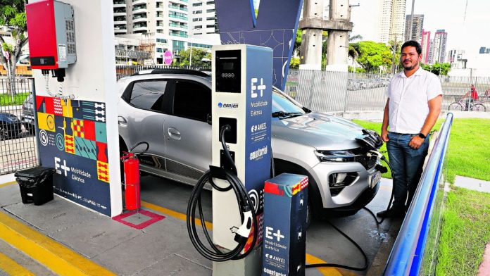 Eletroposto incentiva a mobilidade elétrica em Belém
