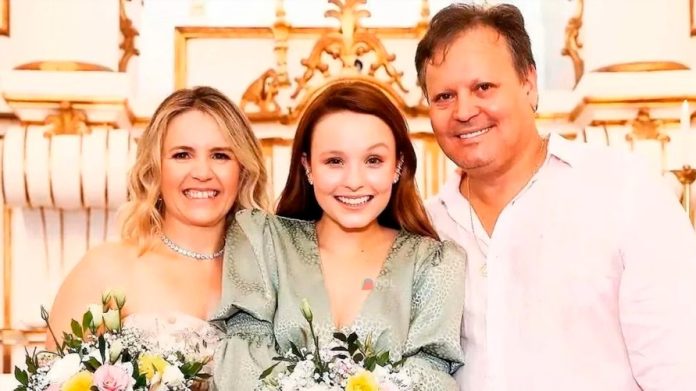 Pais de Larissa Manoela publicam carta aberta e atriz reage