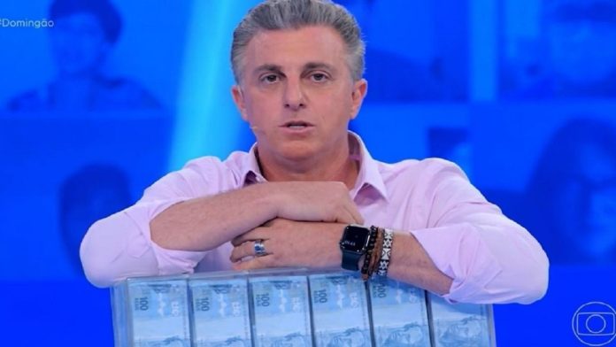 Luciano Huck doa R$10 mil para o Criança Esperança