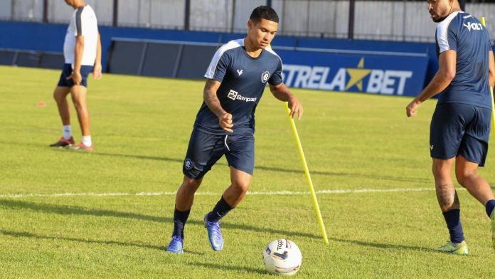 De novo na reta final: atacante retorna ao Remo após um ano