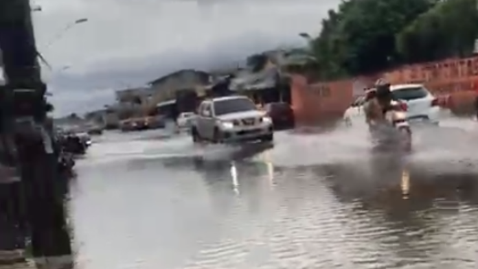 Com clima instável, Belém tem 2º dia de calor e chuva forte