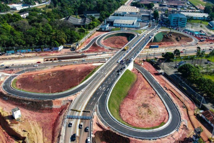 Trecho do viaduto da avenida Ananin é interditado para obras do BRT no km 7 da BR-316