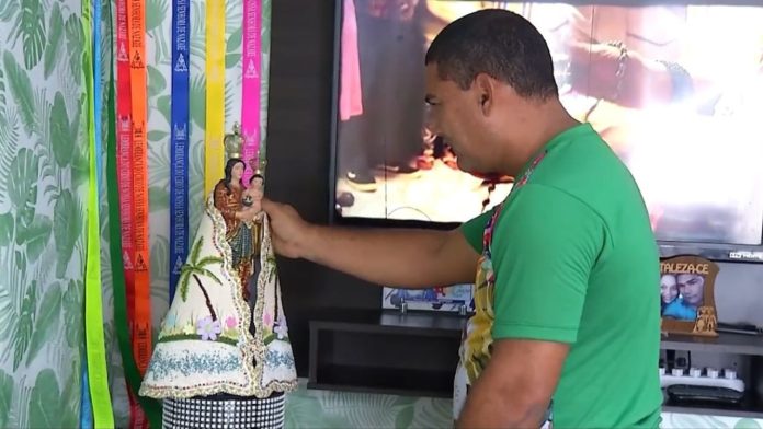 Vídeo: Eletricista transforma desenho da filha em manto